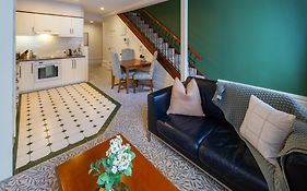 Beauty In The Cbd - 1Bed Free Parking Pool